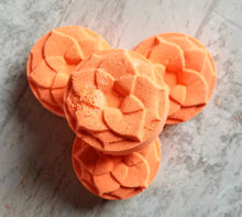 Load image into Gallery viewer, Lotus Shower Bombs